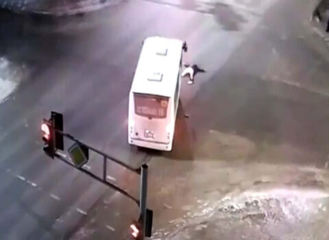 Bakıda gənc oğlanı avtobus vurub, vəziyyəti ağırdır