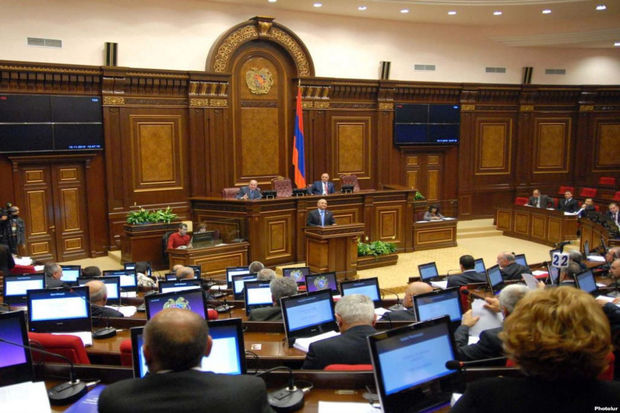 “Bəs siz niyə gəlmisiniz?” – Ermənistan parlamentində vəziyyət gərginləşdi