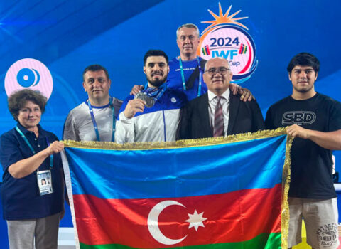 Ağırlıqqaldıranımız Dünya Kubokunda 3 gümüş medal qazandı