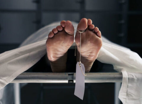 Kişi tanışı olan qadının hamamında öldü