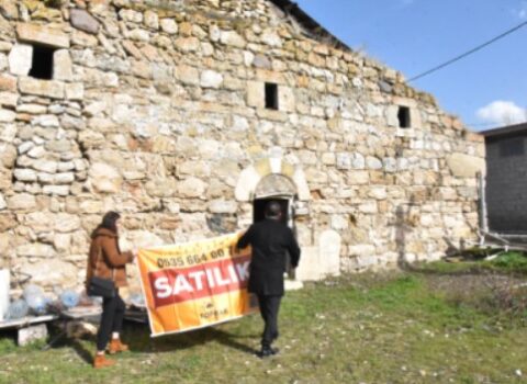 Türkiyədə erməni kilsəsi satılır