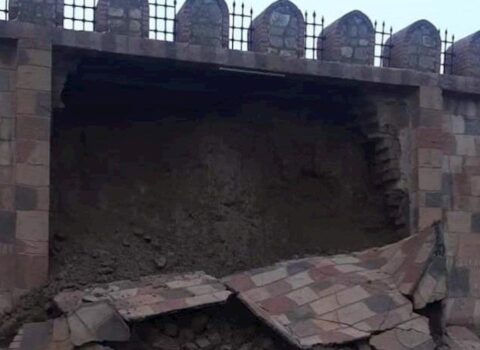 “Naxçıvanqala”nın divarı bərpa zamanı yol verilmiş nöqsanlara görə uçub – FOTOLAR