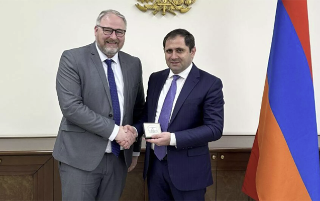 Ermənistan Fransa ilə müdafiə sahəsində əməkdaşlığı müzakirə edib Ermənistan Fransa ilə müdafiə sahəsində əməkdaşlığı müzakirə edib