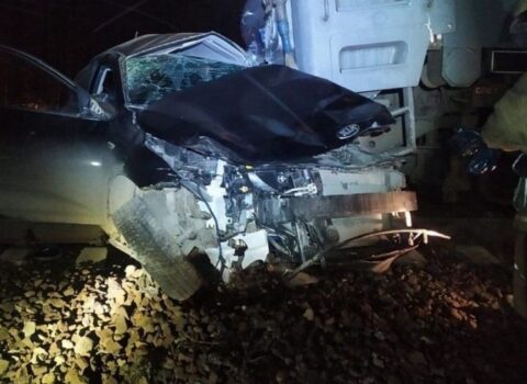 Bakıda 24 yaşlı gəncin idarə etdiyi avtomobil elektrik qatarına çırpıldı