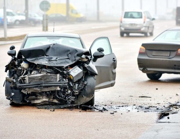 Qaxda minik avtomobilləri toqquşdu