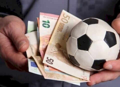 Mərc oynadıqları üçün 5 futbolçu klubdan qovuldu