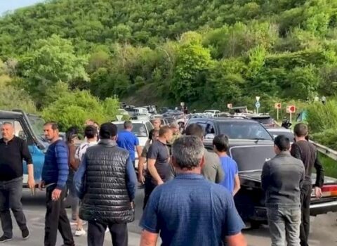 Etiraz aksiyasında iştirak edən erməni deputatlar saxlanıldı