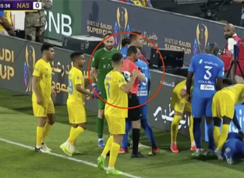 Ronaldo bu hərəkətinə görə meydandan qovuldu: “Başını itirib” – VİDEO