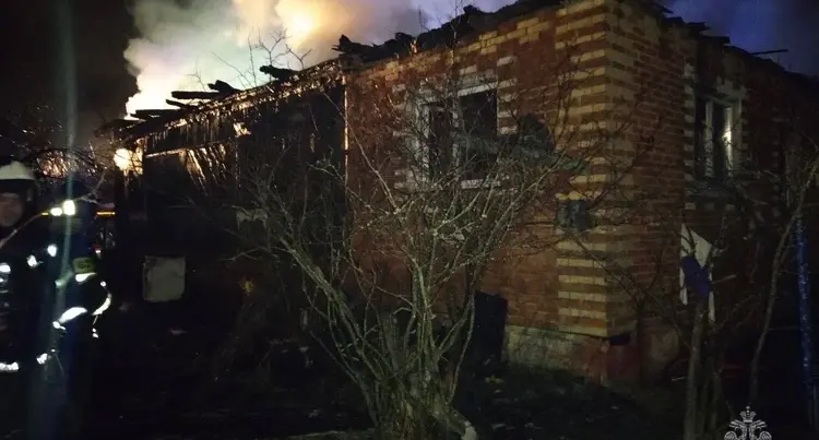 Fərdi yaşayış evində YANĞIN – Dördü uşaq olmaqla 5 nəfər yandı Fərdi yaşayış evində YANĞIN – Dördü uşaq olmaqla 5 nəfər yandı