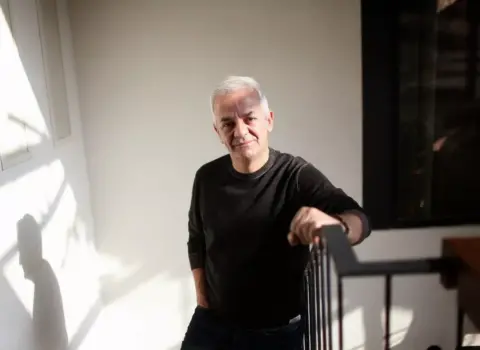 Tanınmış aktyor anasının ölümündən 24 gün sonra atasını da itirdi