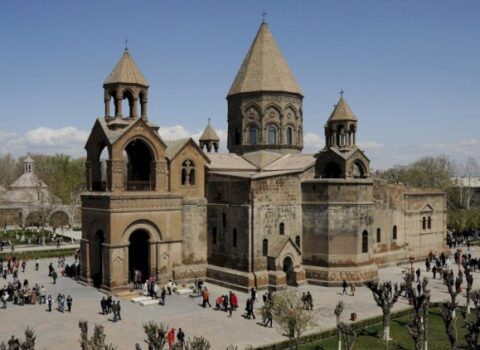 Ermənistanda kilsə əmlakı vergiyə cəlb ediləcək