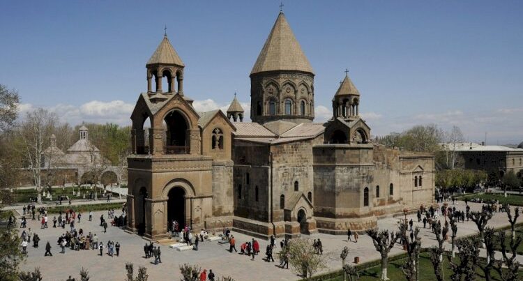 Ermənistanda kilsə əmlakı vergiyə cəlb ediləcək Ermənistanda kilsə əmlakı vergiyə cəlb ediləcək