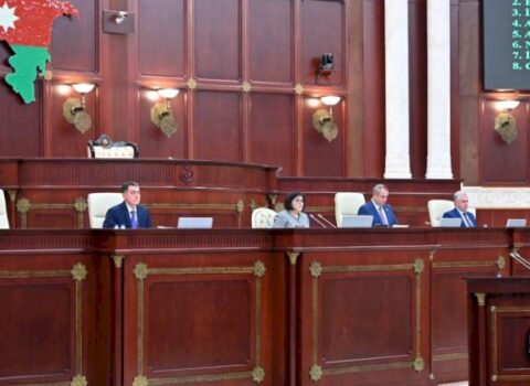 Deputatların tətili təxirə salındı – Növbədənkənar sessiya olacaq