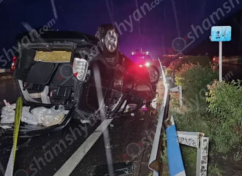 Ermənistanda hərbçi yol qəzasında yaralandı
