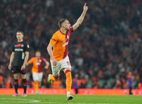 “Fənərbağça” və “Qalatasaray” növbəti qələbələrini qazandılar