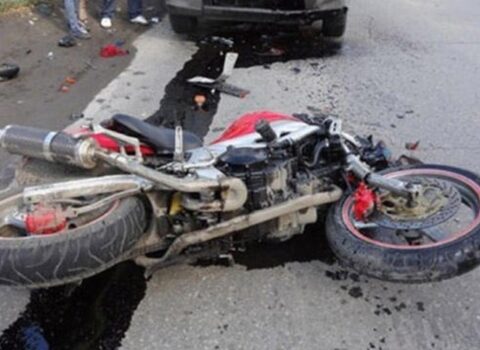 Göyçayda avtomobil motosikletlə toqquşdu – Yaralanan var