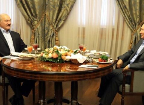 Lukaşenko Putinə şəxsən yemək hazırladı