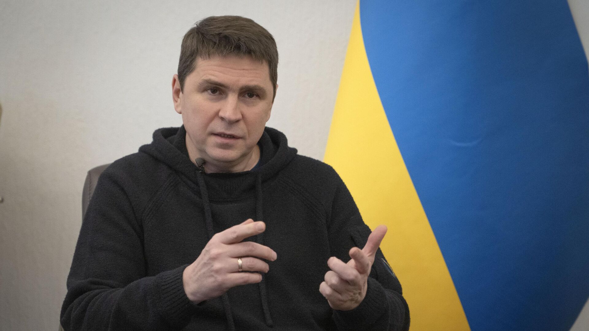 Ukrayna rəsmisi Putinin andiçmə mərasimini əla saldı