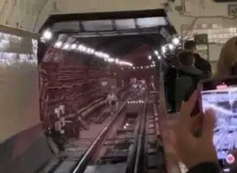 Rusiyada metroda tüstülənmə – Yaralılar var