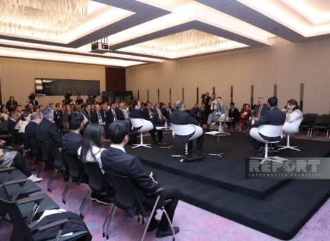 Bakı Forumunda sosial medianın təsirləri müzakirə olunur