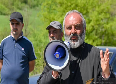 Azərbaycanla delimitasiya əleyhinə sərhəd kəndindən İrəvana yürüş başladı – VİDEO
