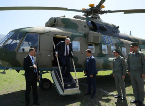 Qazaxla sərhədə gedən Paşinyanın helikopteri məcburi eniş etdi