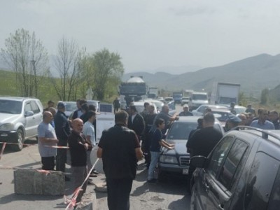 Ermənilər Spitak-Gümrü avtomobil yolunu bağladılar – ETİRAZ