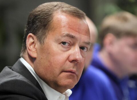 “Rusiya ilə sülh qərarını Zelenski verə bilməz” – Medvedev