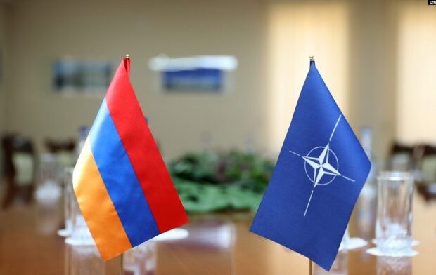 Erməni hərbçilər NATO ilə əməkdaşlığı müzakirə etdi Erməni hərbçilər NATO ilə əməkdaşlığı müzakirə etdi