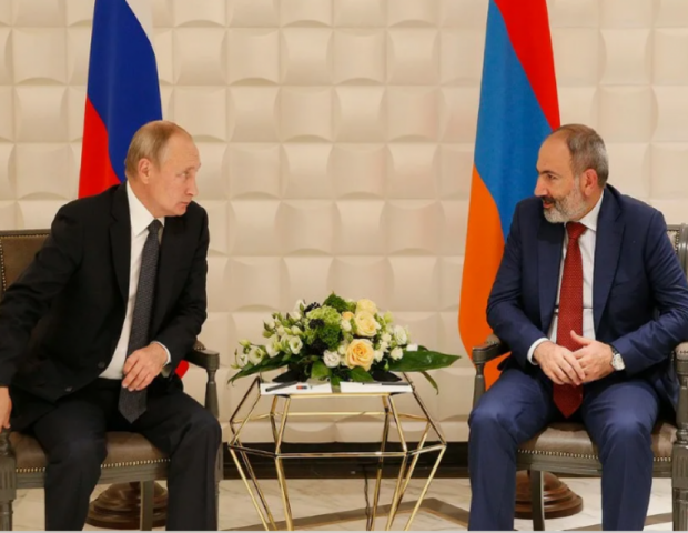 Kremldə gecə görüşü: Putin Paşinyanı belə salamladı – VİDEO