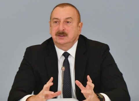 İlham Əliyev doğma yurda qayıdış münasibətilə şuşalıları təbrik etdi
