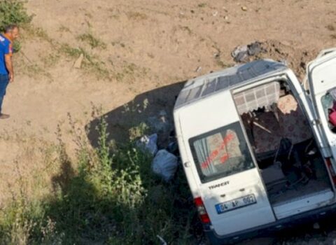 Goranboyda fəhlələri daşıyan avtobus qəzaya düşdü – Yaralılar var