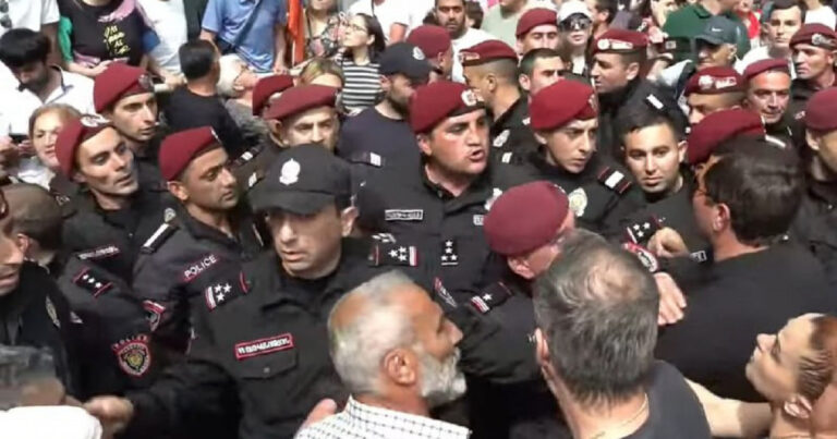 Ermənistanda aksiya başa çatdı, 3 polis yaralandı Ermənistanda aksiya başa çatdı, 3 polis yaralandı
