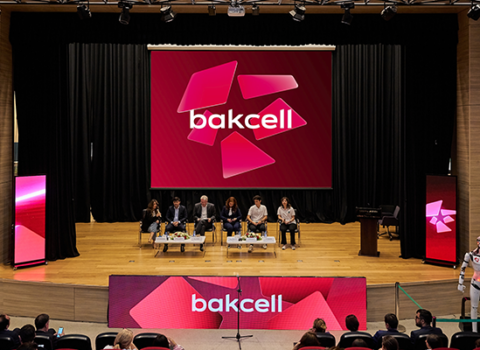 “Bakcell”in baş icraçı direktoru Müasir Təhsil Kompleksinin şagirdləri ilə görüşüb