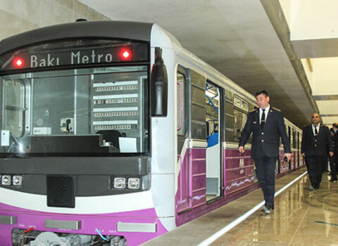 Metroda qatarların hərəkətində ləngimələr oldu – Foto