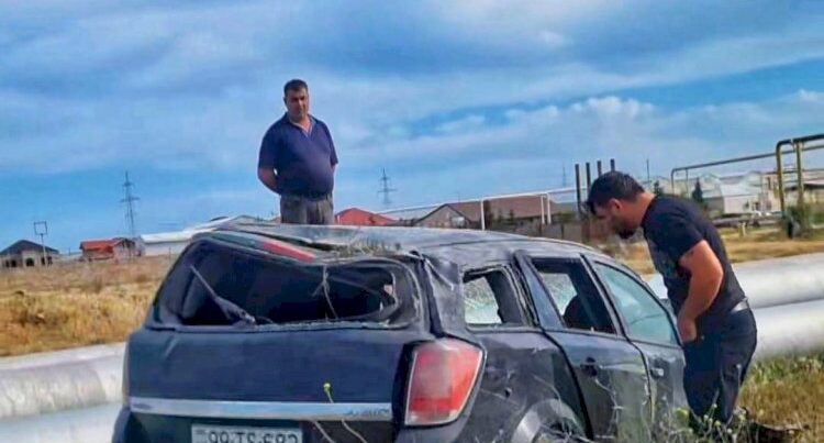 Bakıda yol qəzası: Avtomobil aşdı – VİDEO