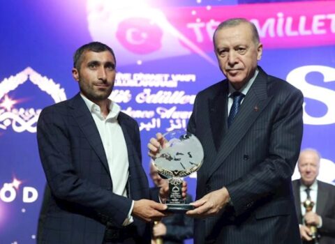 Ərdoğandan mükafat alan Sərvər Bəşirli DANIŞDI – VİDEO