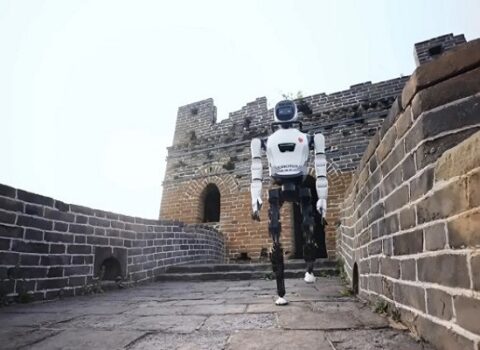 Robot Böyük Çin Səddinə çıxdı – Tarixdə ilk