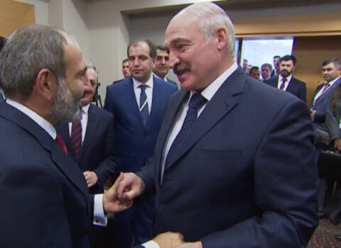 Lukaşenko Paşinyanı “təcrübəli siyasətçi” adlandırdı
