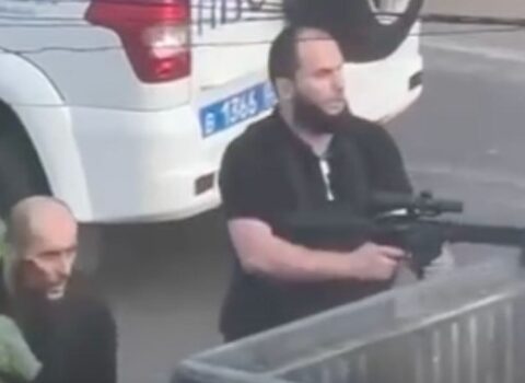 Polisin son sözü: Onsuz da məni öldürəcəklər, sən gizlən!