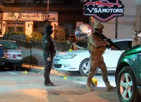 İstanbulda xəstəxana həyətində atışma: Yaralananlar var