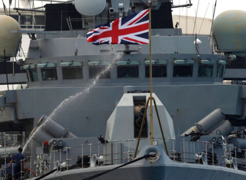 Britaniya gəmisi Yəmən sahillərində hücuma keçib