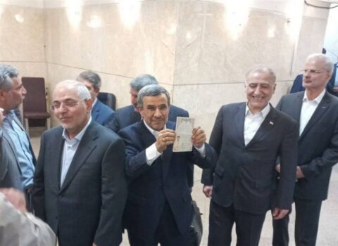 Mahmud Əhmədinejad prezident seçkiləri üçün qeydiyyatdan keçdi