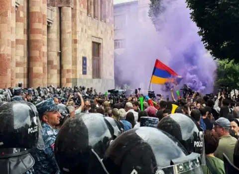 Ermənistanda kütləvi həbslər başladı