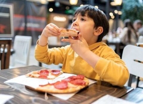 Boyları qısalır, xəstə və kökdürlər – Uşaqlarla bağlı narahatedici HESABAT