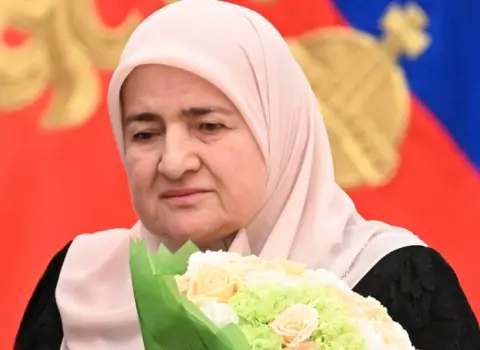 Ramzan Kadırovun anası Aymani Kadırova da sanksiyaya məruz qaldı – SİYAHI