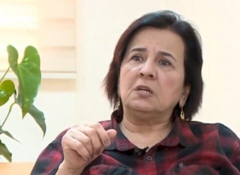 “Mən dərs danışıram, oğlan dönüb qızın ağ baldırına baxır”