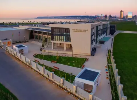 Bakıda bu məşhur lisey bağlandı – RƏSMİ