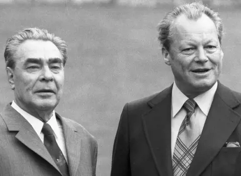 Kanslerin Brejnevə hədiyyə etdiyi “Mercedes-Benz” satışa çıxarıldı