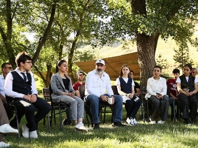 “Delimitasiyanı fəlakət kimi təqdim edirdilər” – Paşinyan sərhədyanı kəndlərdə görüşlər keçirdi